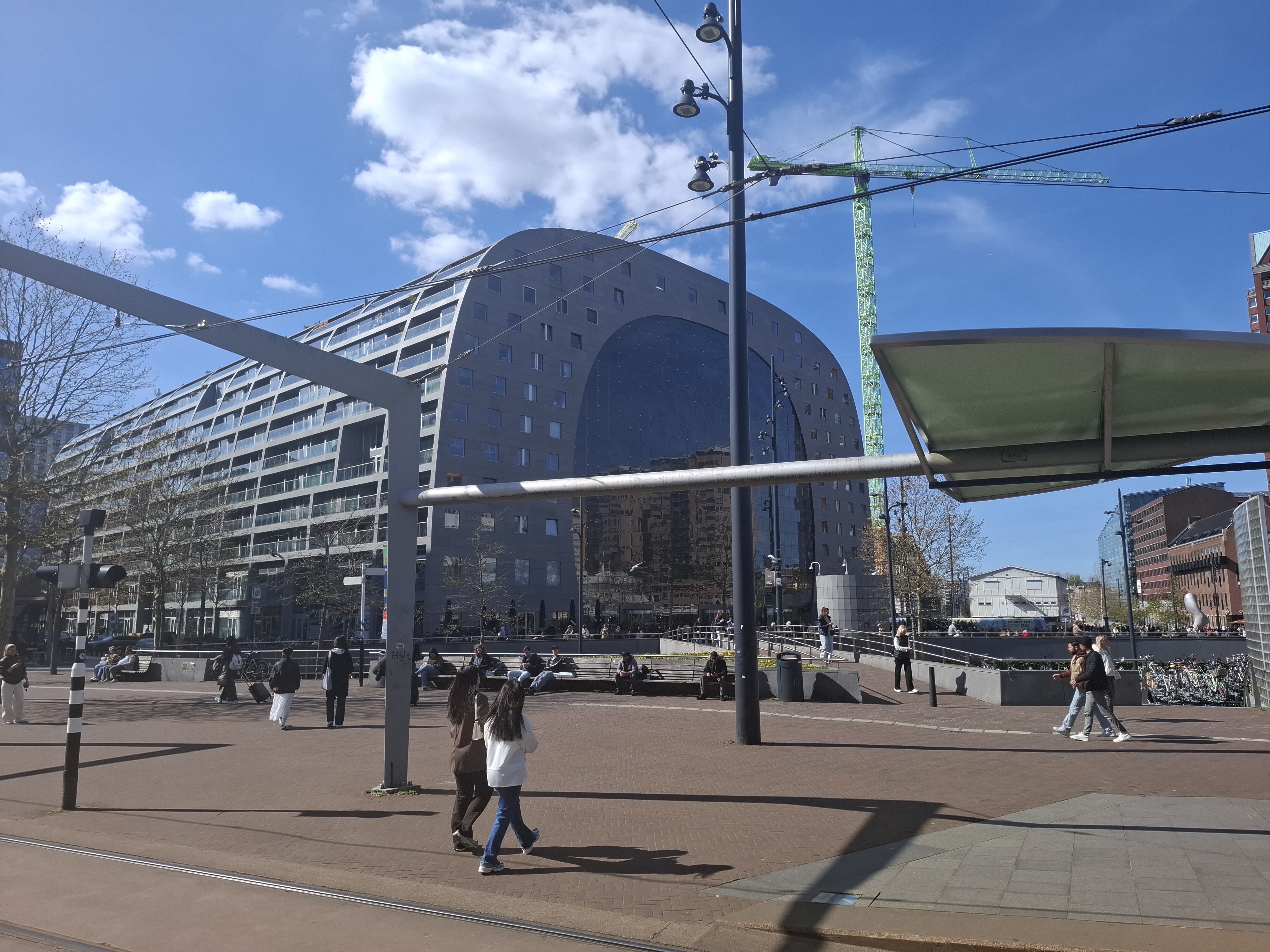 Markthal Rotterdam Review: Het Hart van Rotterdamse Smaak en Cultuur